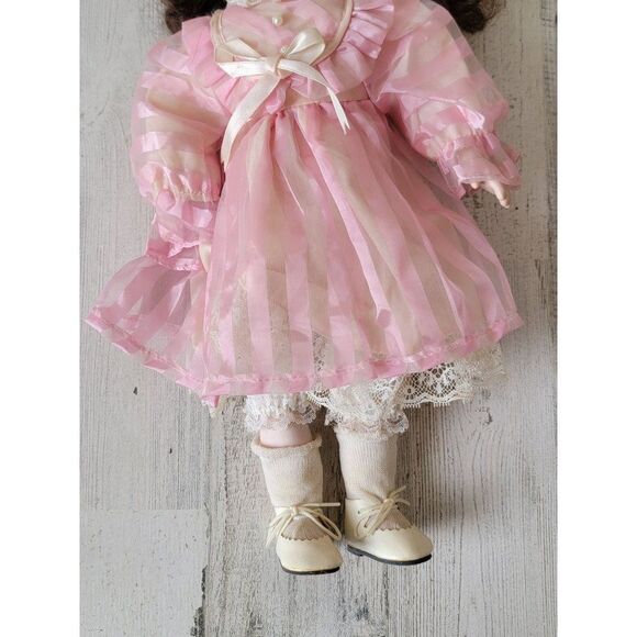 Brinn's sound of music porcelain doll wind up music - Picture 2 of 9